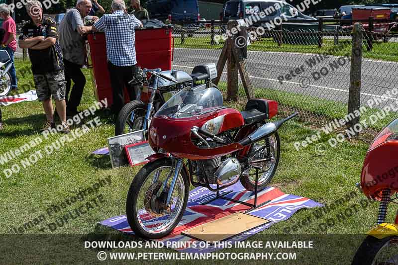 Vintage motorcycle club;eventdigitalimages;mallory park;mallory park trackday photographs;no limits trackdays;peter wileman photography;trackday digital images;trackday photos;vmcc festival 1000 bikes photographs